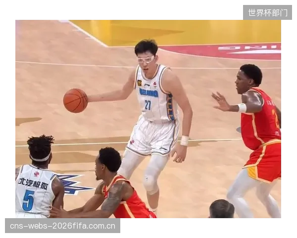 周琦在关键的第三场对决中统治内线，帮助北京队淘汰旧主广东队。
